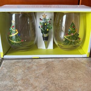 Christmas Tree Stemless Wine Glass Set with Stopper. New in box